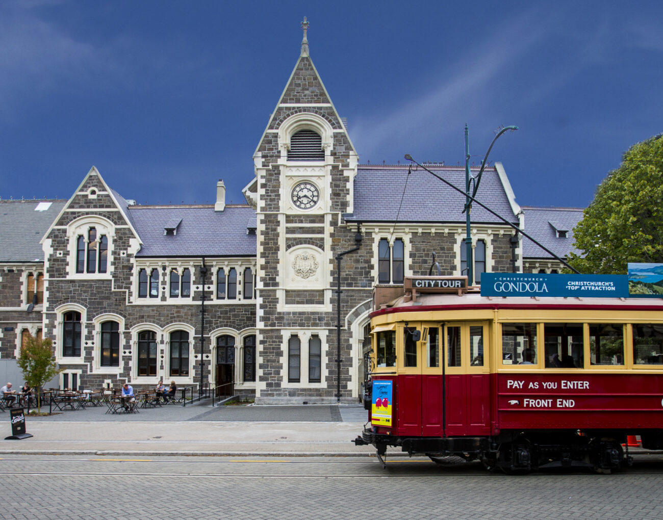 129096 tram in front of the arts centre