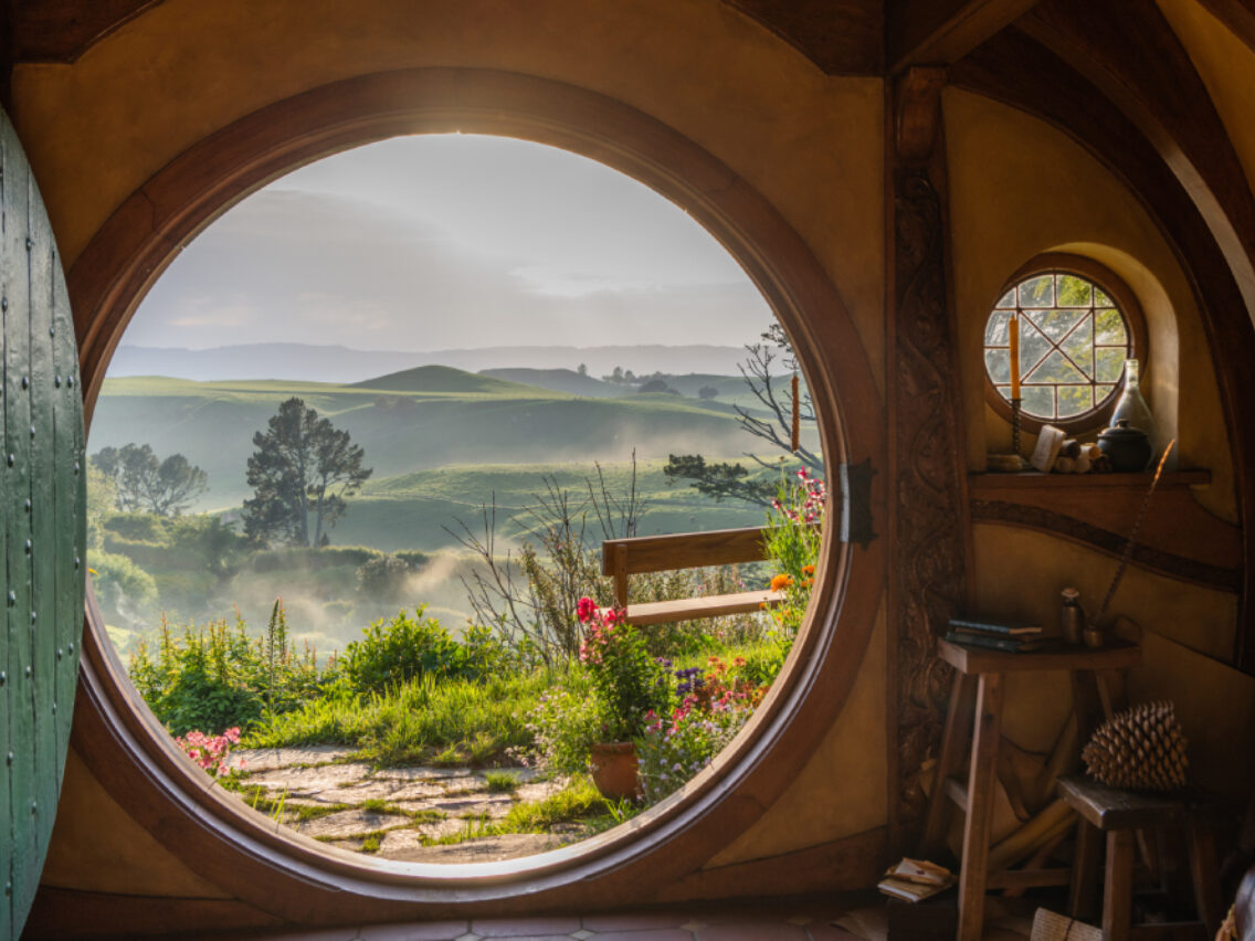 Hobbiton through the door 1000px